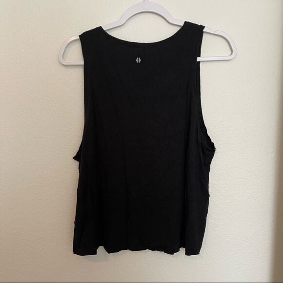 Tavi Noir Cyclebar Black and Red Logo Cropped Tank Top Size Medium - Picture 2 of 4